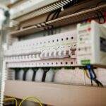 Diferența dintre panourile de comandă și cele de distribuție