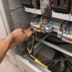 Mentenanța tablourilor electrice: curățare