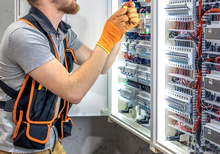 Cum evităm supraîncălzirea în panourile electrice industriale