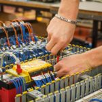 Cum proiectăm un panou de automatizare pentru linii de producție