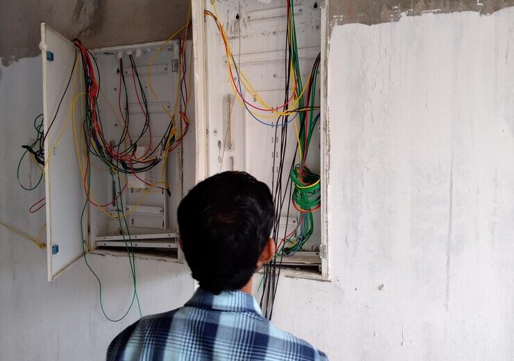 Instalațiile electrice în construcții temporare: ce trebuie știut