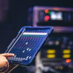 Integrarea componentelor de monitorizare energetică în panouri industriale