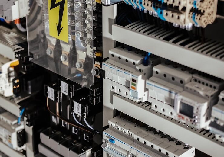 Integrarea PLC-urilor în panouri electrice industriale